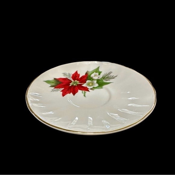 ROYAL VICTORIAN, FINE BONE CHINA, RED & WHITE POINSETTIA TEA CUP & SAUCER. - Picture 6 of 7